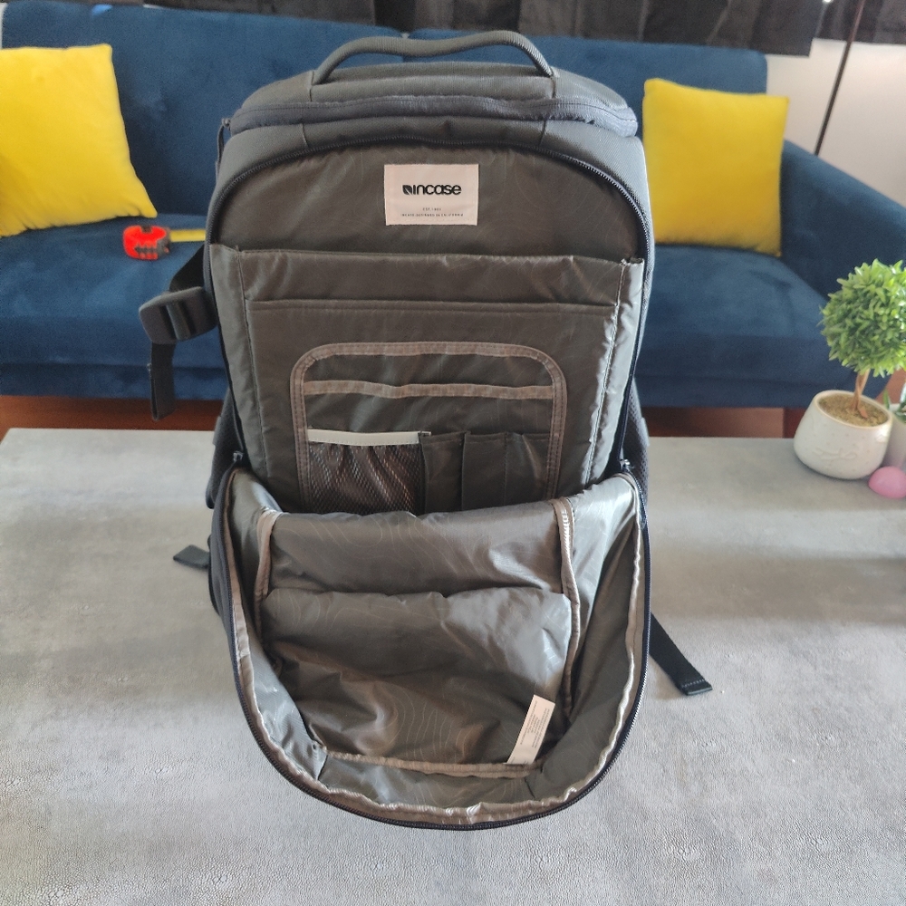 Incase camera backpack - Picture 15 of 17